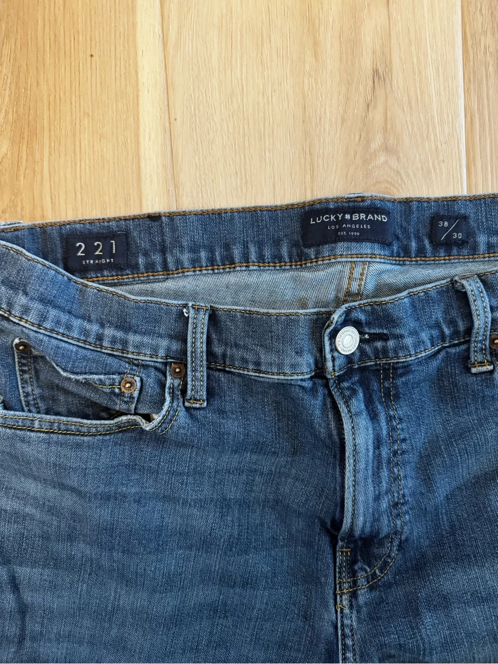 Lucky Brand 221 Straight Fit Medium Wash Jeans Men’s 38x30